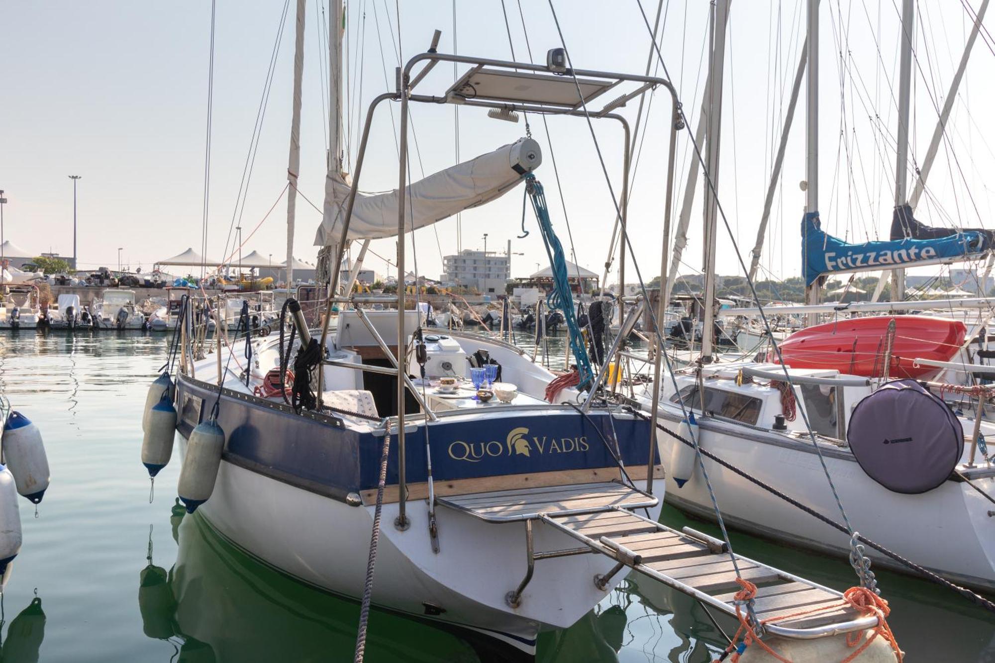 Quo Vadis Yacht Otel Bari Dış mekan fotoğraf